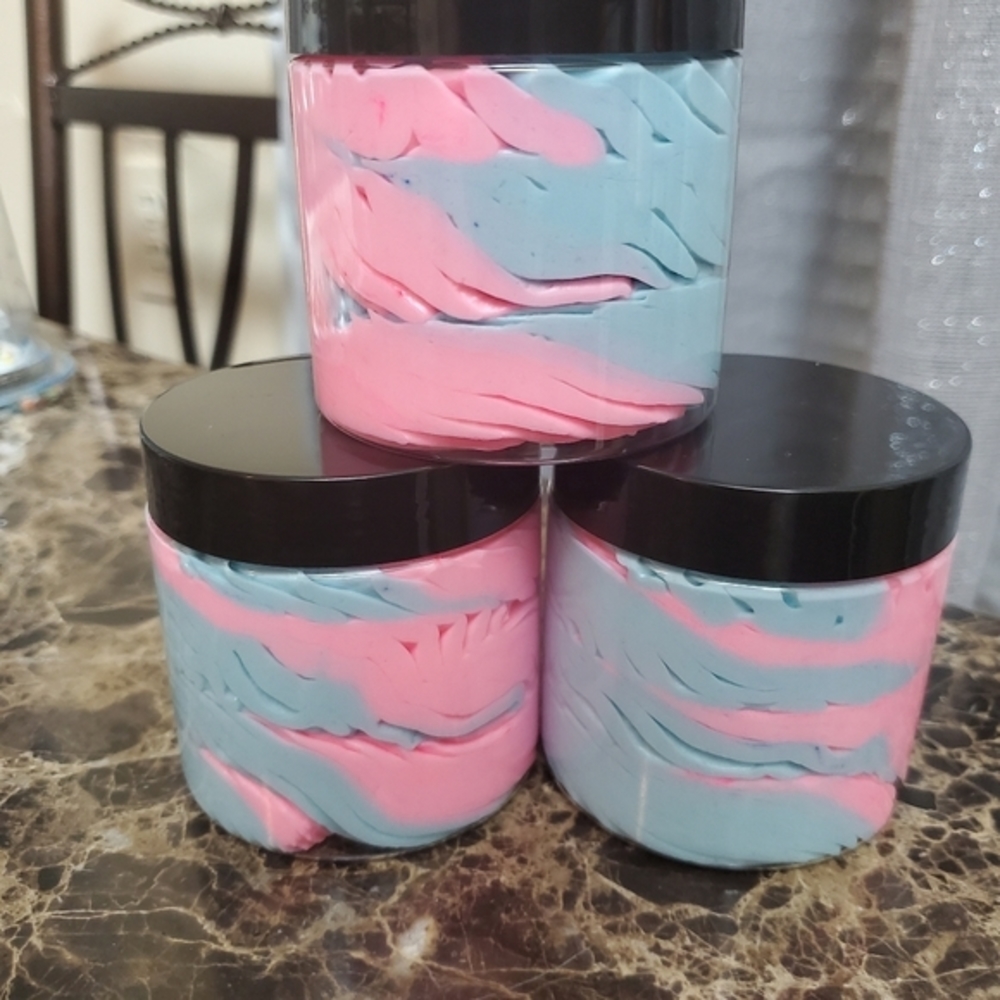 I have hand made soy candles, body butters, an scrubs - Picture 5 of 16